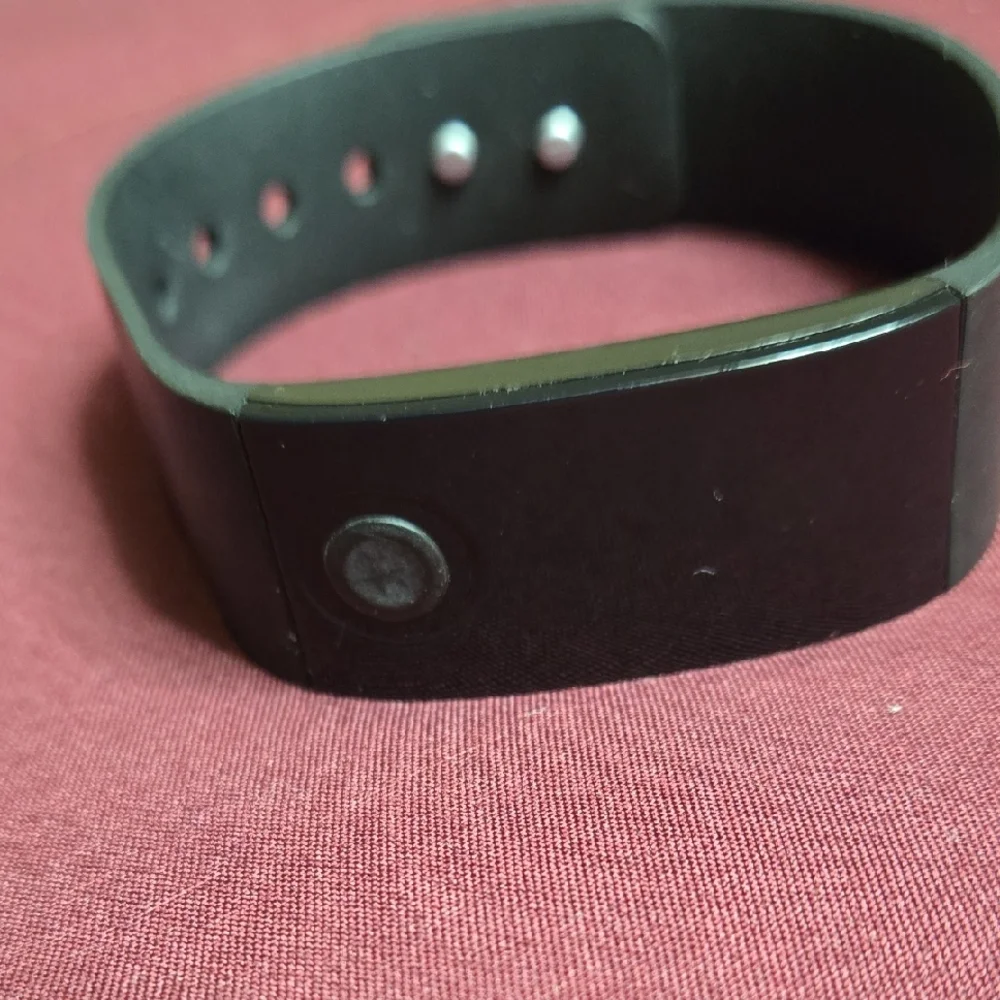 Sleek Black Wearable Fitness Band